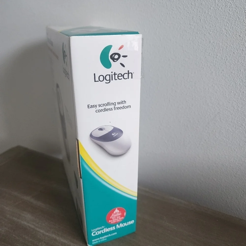 Vintage NEW Logitech Cordless Mouse Retro Wireless PC Mac USB PS/2